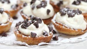 Mini Cannoli Cream Pastry Cups